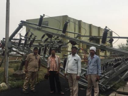 Transfarmer with platform collapsed due to the storm in Nagpur | नागपुरात वादळामुळे रोहित्राचा चबुतरा कोसळला