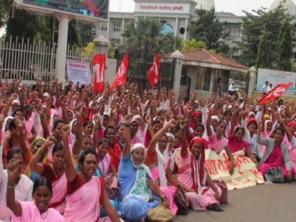 Protest of Asha activists and women group promoters in front of Sangli Collectorate | दिवाळीपूर्वी किमान १० हजार रुपये भाऊबीज द्या, आशा कार्यकर्त्यांची मागणी