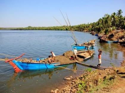 There will be stringent rules regarding sand, creeks and pavement in Goa | गोव्यात वाळू, चिरे, खडी वाहतुकीबाबत कडक नियम येणार, २0१२ च्या गौण खनिज नियमांमध्ये लवकरच दुरुस्ती