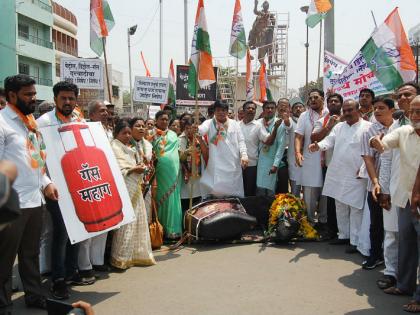 Congress movement in Solapur, against BJP government | भाजप सरकारच्या विरोधात सोलापूरातील काँग्रेसचे आंदोलन