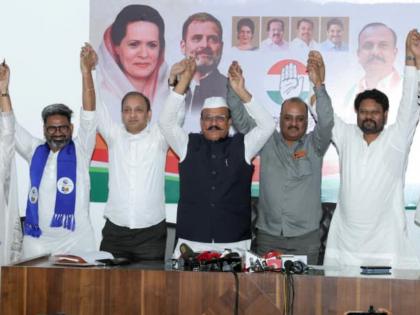 नव्या पर्वाला सुरुवात; मुंबई महानगरपालिकेसाठी काँग्रेस-‘वंचित’ची आघाडी, जागावाटपही ठरले! - Marathi News | bmc election 2026 a new era begins congress and vanchit bahujan vikas aghadi alliance declare and seat sharing also decided | Latest politics News at Lokmat.com