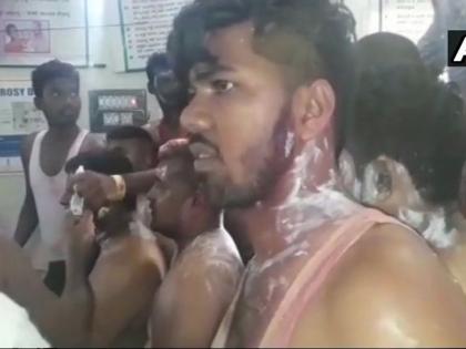 10 injured in acid attack on congress victory rally in tumkur karnataka | काँग्रेसच्या विजयी मिरवणुकीवर अॅसिड हल्ला; 10 कार्यकर्ते जखमी