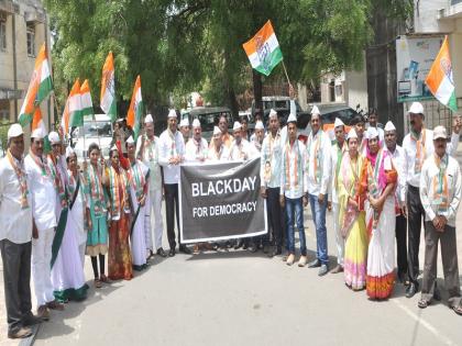 Demonstrations in front of District Collectorate on behalf of city district Congress on the backdrop of Karnataka | कर्नाटकच्या पार्श्वभुमीवर शहर जिल्हा काँग्रेसच्या वतीने जिल्हाधिकारी कार्यालयासमोर निदर्शने