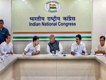 Congress Meeting: 'Forget your differences and work', Mallikarjuna Kharge's advice to party workers | 'आपापसातले मतभेद विसरुन काम करा', मल्लिकार्जुन खरगेंच्या कार्यकर्ते-पदाधिकाऱ्यांना सूचना