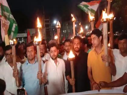 Congress outrage-torch march in Karad; Slogan against Modi Govt | कराडात काँग्रेसचा आक्रोश-मशाल मोर्चा; मोदी सरकारविरोधात घोषणाबाजी 