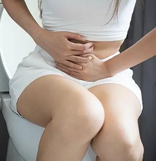 कितीही जोर लावला तरी पोट साफ होत नाही? ३ गोष्टी करा, पोट होईल लगेच साफ