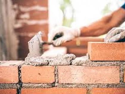 Prices of construction materials increased | घर बांधणे झाले महाग, बांधकाम साहित्याचे दर वाढले 