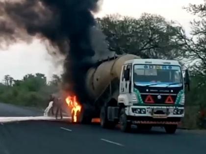 yavatmal Fire at a running container near Maregaon | मारेगावलगत धावत्या कंटेनरला आग; शेतकऱ्यांच्या मदतीने आगीवर नियंत्रण