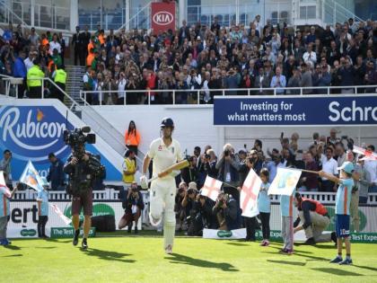 India vs England: salute to Alastair Cook by Indian team and fans | Alastair Cook Retirement: कुकला चाहत्यांसह भारतीय संघाकडून मानवंदना