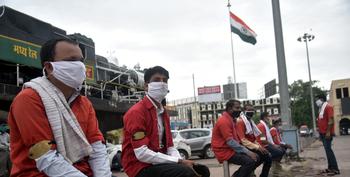 Hunger on coolies at Nagpur railway station | नागपूर रेल्वेस्थानकावरील कुलींवर उपासमारी