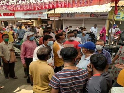 corona Vaccine shortage in Thane; Only 50 people will get vaccine out of 500 in Que | Corona Vaccination: ठाण्यातील लसीकरण केंद्रांवर गोंधळ; शेकडो लोक रांगेत फक्त ५० लोकांनाच लस मिळणार