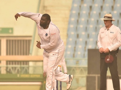 AFGvsWI: Rahkeem Cornwall became the first West Indian spinner to claim a ten wicket haul in a Test match in the subcontinent | AFGvsWI : वेस्ट इंडिजच्या गोलंदाजाची 'वजनदार' कामगिरी; असा विक्रम कोणाला जमला नाही