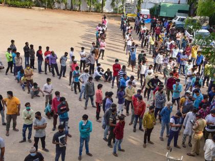 Coronavirus: 41,000 migrant workers stranded due to lockdown; Lack of toilets | Coronavirus: लॉकडाउनमुळे अडकले ४१ हजार स्थलांतरित मजूर; स्वच्छतागृहाचा अभाव