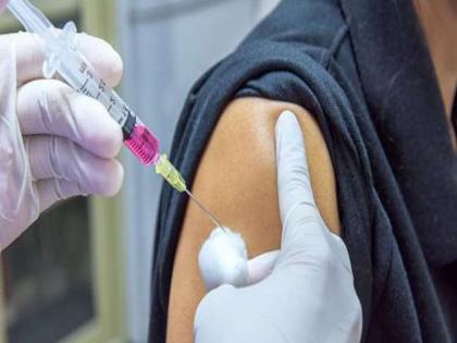 Washim district tops in Corona Vaccination of senior citizens | ज्येष्ठ व्यक्तींच्या लसीकरणात विभागात वाशिम जिल्हा अव्वल