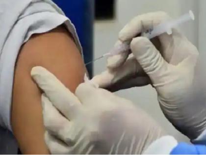 booster dose increased due to fear of corona number of people receiving the third vaccine has doubled in the country | कोरोनाच्या दहशतीने बूस्टर डोसला ‘बूस्टर’; देशात दुपटीने वाढले तिसरी लस घेणाऱ्यांचे प्रमाण