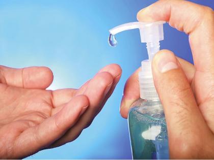 Leave negligence; Corona increased but the use of sanitizer decreased | निष्काळजीपणा सोडा; कोरोना वाढला पण सॅनिटायझरचा वापर मात्र घटला