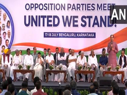   country is our family and we are fighting together to save our family, says Former Maharashtra CM Uddhav Thackeray in Bengaluru in opposition meeting  | "आम्ही कुटुंबालाच वाचवण्यासाठी एकत्र आलोय कारण...", उद्धव ठाकरेंचा 'हम है ना'चा नारा