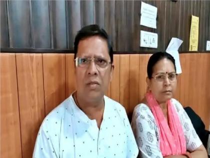 Give us grandchild in a year or 5 crores, an elderly couple sues son and daughter in law | "एका वर्षात नात अथवा नातू द्या किंवा 5 कोटी द्या", मुलगा आणि सुनेविरोधात आईवडिलांचा कोर्टात दावा