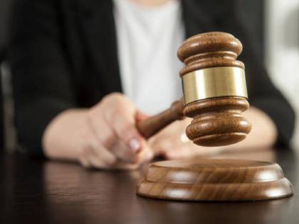 Government prosecutor ends life in court premises Case registered against clerk and judge | सरकारी वकिलाने न्यायालयाच्या आवारात संपवलं जीवन; लिपिकासह न्यायाधीशांवर गुन्हा दाखल Government prosecutor ends life in court premises Case registered against clerk and judge | सरकारी वकिलाने न्यायालयाच्या आवारात संपवलं जीवन; लिपिकासह न्यायाधीशांवर गुन्हा दाखल
