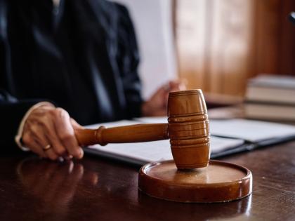 आमदार आल्यानंतर उभे न राहिल्याने डॉक्टरवर कारवाई; हायकोर्टानं काढली सरकारची खरडपट्टी, म्हणाले...