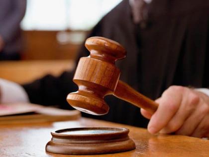 Sessions court grants conditional land to waiter who eyed minor girl | अल्पवयीन मुलीला डोळे मारणाऱ्या वेटरला सत्र न्यायालयाकडून सशर्त जमीन