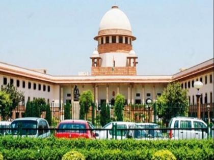 man and woman set themself on fire in front of the Supreme Court delhi | सुप्रीम कोर्टासमोर महिला आणि पुरुषाचा आत्महदनाचा प्रयत्न, थोडक्यात वाचला जीव