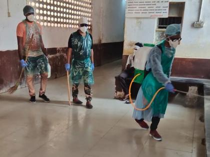 CoronaVirus: They doing duty of cleaning the corona patient’s room | CoronaVirus : ‘त्यांनी’ सांभाळली कोरोना रुग्णांच्या कक्षाच्या स्वच्छतेची जबाबदारी