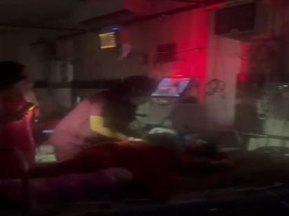 Power supply at CPR Hospital in Kolhapur disrupted ventilators shut down Treatment in mobile light | आरोग्यमंत्र्यांच्या जिल्ह्यातच शासकीय रुग्णालयातील वीजपुरवठा खंडित, व्हेन्टिलेटर पडले बंद; मोबाईलच्या प्रकाशात उपचार