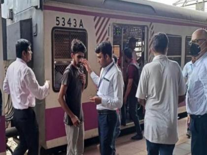 in mumbai central railway has taken action against the passenger travelling for free by train | तिकीट काढा, नाही तर दंड भरा; फुकट्या प्रवाशांना मध्य रेल्वेचा दणका