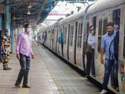 nearly 1 5 lakh passengers caught without ticket on central railway | Central Railway: मध्य रेल्वेची तिकीट तपासणी मोहीम; १.५० लाख प्रकरणांमधून ९.५ कोटी वसूल 