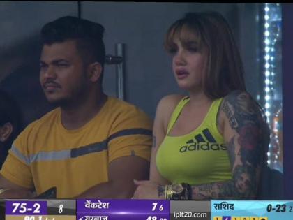 IPL 2023,KKR vs GT Live : Mystery Girl landed on the Eden Garden; Suhana Khan also failed in front of her  | IPL 2023,KKR vs GT Live : इडन गार्डनवर Mystery Girl अवतरली; सुहाना खानही तिच्यासमोर फेल ठरली