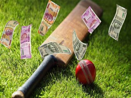 Three arrested for betting on IPL Big action in Kondhwa involving big bookies including a pub owner | IPL वर सट्टा घेणार्‍या तिघांना अटक; कोंढव्यात मोठी कारवाई, पब मालकासह बड्या बुकींचा समावेश