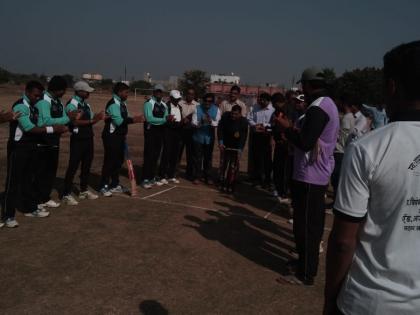 State-level Advocate Cup cricket tournament begins; Akola advocates 'A' winning salute | राज्यस्तरीय अ‍ॅडव्होकेट चषक क्रिकेट स्पर्धेला प्रारंभ; अकोला वकिल संघ 'अ' ची विजयी सलामी