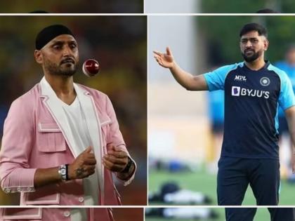 'Yes, he won World Cups alone': Harbhajan singh sarcastically tears into tweet praising MS Dhoni after India's WTC final loss  | हो, त्याने एकट्याने वर्ल्ड कप जिंकला! MS Dhoni चे कौतुक हरभजन सिंगला टोचले? चाहत्याला खडेबोल सुनावले 