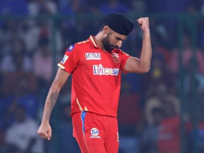 IPL 2023, PBKS vs DC Live Marathi : Punjab Kings' bowlers picked 6 wickets in 19 runs; First 6.1 overs - 69/0, Next 4 overs - 19/6. Harpreet Brar take 4 wickets | IPL 2023, PBKS vs DC Live : १९ धावांत ६ बाद! दिल्ली कॅपिटल्स रडकुंडीला आले, हरप्रीत ब्रारने ४ धक्के दिले