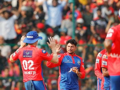 IPL 2023, RCB vs DC Live : RCB post the total of 174/6 in 20 overs. Virat Kohli scored 50 runs for RCB. Kuldeep & Marsh picked 2 wickets each.  | IPL 2023, RCB vs DC Live : विराट कोहलीच्या अर्धशतकानंतर RCBची गाडी घसरली; कुलदीप यादव, मिचेल मार्शने मॅच फिरवली