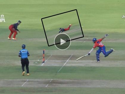 IPL 2023, RCB vs DC Live : Anuj Rawat with a brilliant dive, pickup and right on target. RCB Impact player has sent Prithvi Shaw out, prithvi register most ducks for Delhi Capitals, DC 2/3 | IPL 2023, RCB vs DC Live : २ धावा ३ विकेट्स! पृथ्वी शॉ याने स्वतःच्या पायावर मारली कुऱ्हाड; नोंदवला नकोसा विक्रम, Video