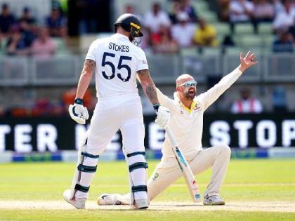 Ashes 1st Test : 90 overs remaining, Australia need 174 runs & England need 7 wickets, An exciting and thrilling Day 5 loading   | पहिली कसोटी रोमहर्षक वळणावर; ऑस्ट्रेलियाला विजयासाठी हव्यात १७४ धावा, तर इंग्लंडला... 