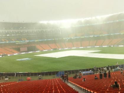 IPL 2023, Qualifier 2 GT vs MI Live Marathi : It's raining in Ahmedabad and the covers are on,if-qualifier-2-is-called-off-due-to-rain-which-team-will-play-in-the-final | IPL 2023, Qualifier 2 GT vs MI Live : मुंबई इंडियन्स न खेळताच 'बाद' होणार? अहमदाबादमध्ये पावसाची झालीय सुरूवात