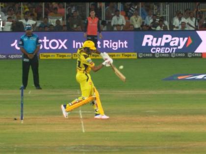 IPL 2023, CSK vs GT Live : No-ball or not? Ruturaj Gaikwad scored brilliant 92 runs from 50 balls including 4 fours and 9 sixes  | IPL 2023, CSK vs GT Live : ४ चौकार, ९ षटकारांसह ९२ धावा! ऋतुराज गायकवाडच्या विकेटने मात्र आणलं वादाचं वादळ 