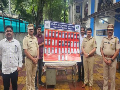 pune crime news 50 lost mobile phones handed over to original owners by Bundgarden police | Pune crime news : ५० मोबाईल बंडगार्डन पोलिसांकडून मूळ मालकांच्या स्वाधीन pune crime news 50 lost mobile phones handed over to original owners by Bundgarden police | Pune crime news : ५० मोबाईल बंडगार्डन पोलिसांकडून मूळ मालकांच्या स्वाधीन