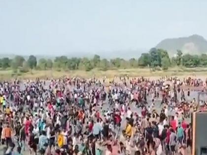 Crime: Party in the river, while having fun, an argument broke out, two groups clashed | Crime: नदीत पार्टी, मौजमस्ती करत असताना वाद पेटला, दोन गटात तुफान हाणामारी