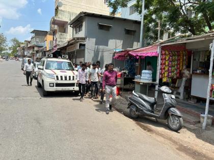 The pestilence of the day long pestilence Police are aggressive to break the crime in Maval | भरदिवसा गोंधळ घालणाऱ्या किटक टोळीची धिंड; मावळातील गुन्हेगारी मोडण्यासाठी पोलीस आक्रमक