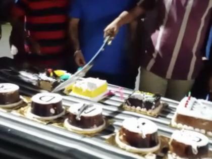 Pune Police keep a close eye on those who cut cakes with swords Birthday celebrations are in full swing | Pune Police: तलवारीने केक कापणाऱ्यांवर पोलिसांची करडी नजर; भरचौकात ‘बर्थ डे’चा धिंगाणा बंद