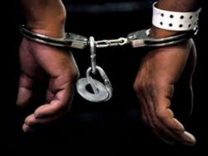 arrested Two accussed who escaped after firing in Saswad, one of them absconding | सासवड येथे गोळीबार करुन पलायन करणाऱ्या दोन जणांना अटक, एक जण फरार 