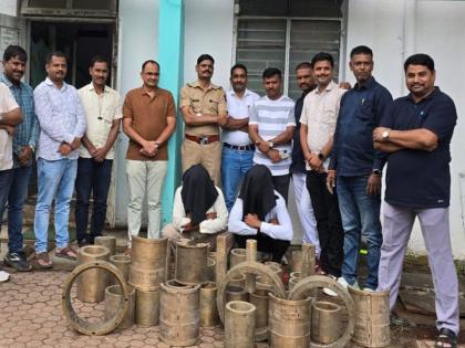 The latur police arrested two theft who members of a gang that broke into a sugar factory's warehouse | अट्टल चोरांच्या पोलिसांनी आवळल्या मुसक्या; सापळा रचत दोघांना अटक, ९ लाखांची रोकड जप्त The latur police arrested two theft who members of a gang that broke into a sugar factory's warehouse | अट्टल चोरांच्या पोलिसांनी आवळल्या मुसक्या; सापळा रचत दोघांना अटक, ९ लाखांची रोकड जप्त