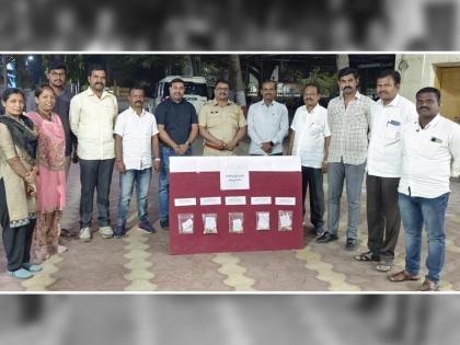 Inter-district criminals jailed for burglarizing houses in cities including Saylapur, Pune, Karnataka | साेलापूरसह नगर, पुणे, कर्नाटकात घरफोडी करणारे आंतरजिल्हा गुन्हेगार जेरबंद