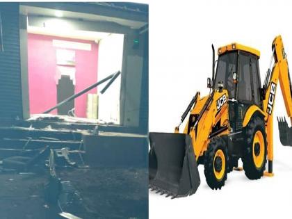 The thieves took out the ATM with JCB in Miraj | Crime News: चोरट्यांनी चक्क जेसीबीनेच एटीएम मशिन काढून नेले, पण..; मिरज तालुक्यातील घटना