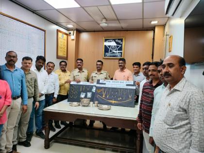 ... and recovered their lost jewelery worth 23 lakhs, amazing performance by Railway Crime Branch and STF | ... आणि त्यांचे हरविलेले २३ लाखाचे दागिने परत मिळाले, रेल्वे गुन्हे शाखा आणि एसटीएफची काैतूकास्पद कामगिरी