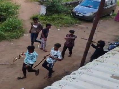 Gangs are forming in Kolhapur city and surrounding areas to spread terror by openly slaughtering people and waving swords Challenge to the police | Kolhapur: कोयते नाचवून दहशत माजवण्याची हिम्मत येते कुठून?; गुन्हेगारीत अल्पवयीनांची नवी जमात, पोलिसांना आव्हान Gangs are forming in Kolhapur city and surrounding areas to spread terror by openly slaughtering people and waving swords Challenge to the police | Kolhapur: कोयते नाचवून दहशत माजवण्याची हिम्मत येते कुठून?; गुन्हेगारीत अल्पवयीनांची नवी जमात, पोलिसांना आव्हान